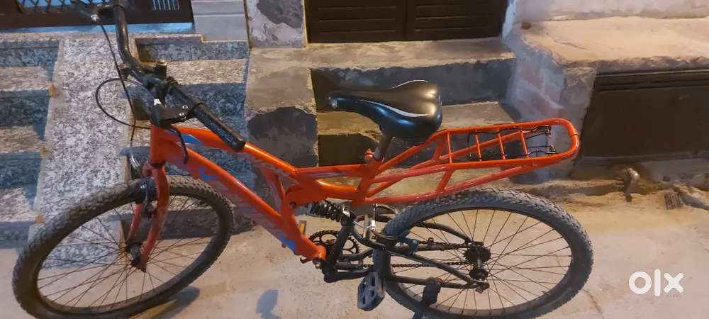 Cycle in perfect with soccers