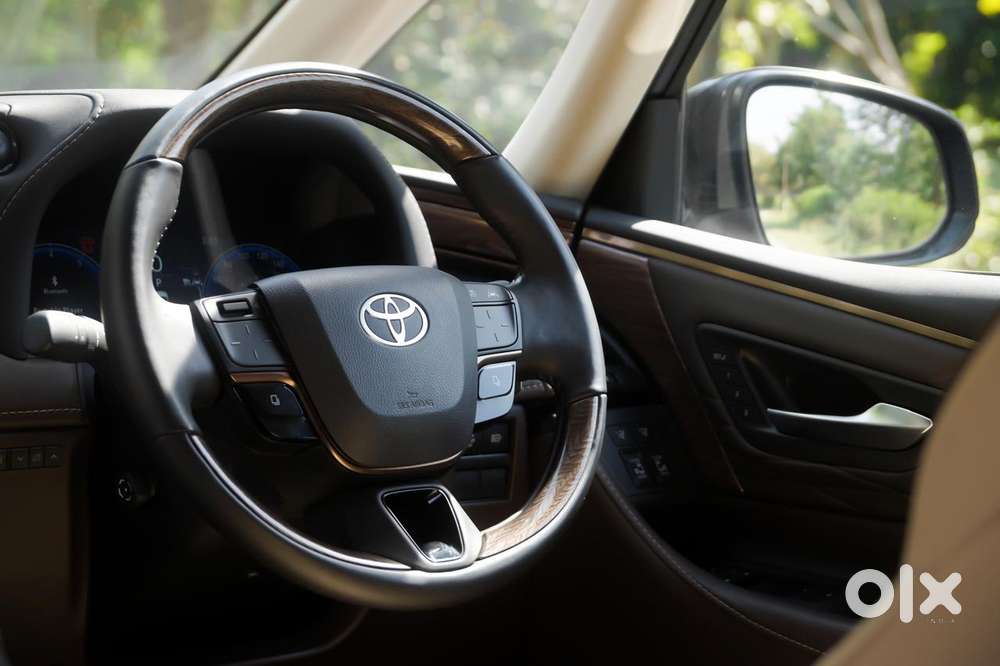 Toyota Vellfire Vip – Executive Lounge, 2025, Petrol