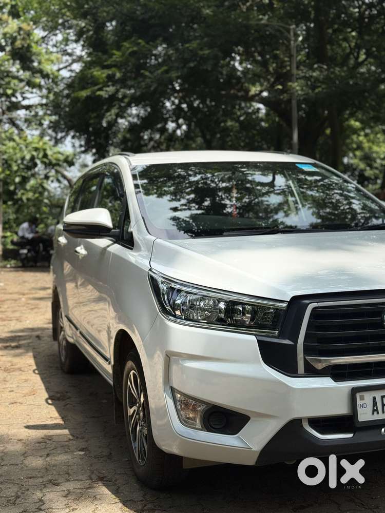 Toyota Innova Crysta 2.4 G Plus Mt, 2025, Diesel