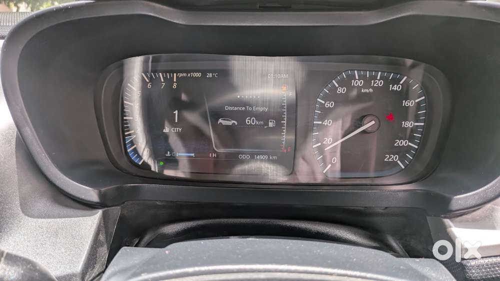 Tata Altroz Xz, 2025, Petrol