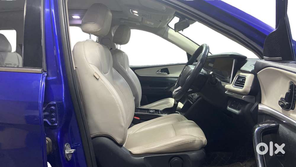 Mahindra Xuv700 2.2 Ax 7 Diesel At Luxury Pack Str, 2021, Diesel