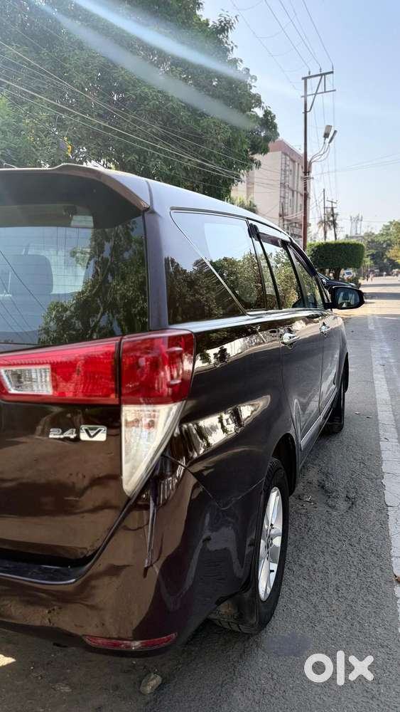 Toyota Innova Crysta 2.4 V, 2016, Diesel