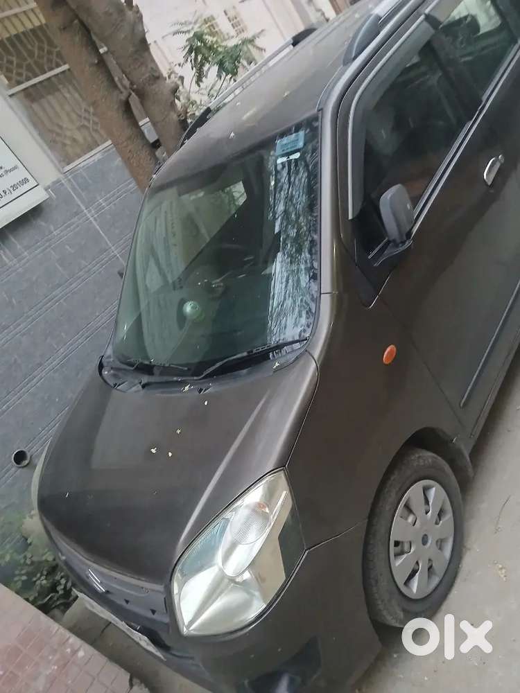 Parking Problm Hain,gaadi Achi Hain .