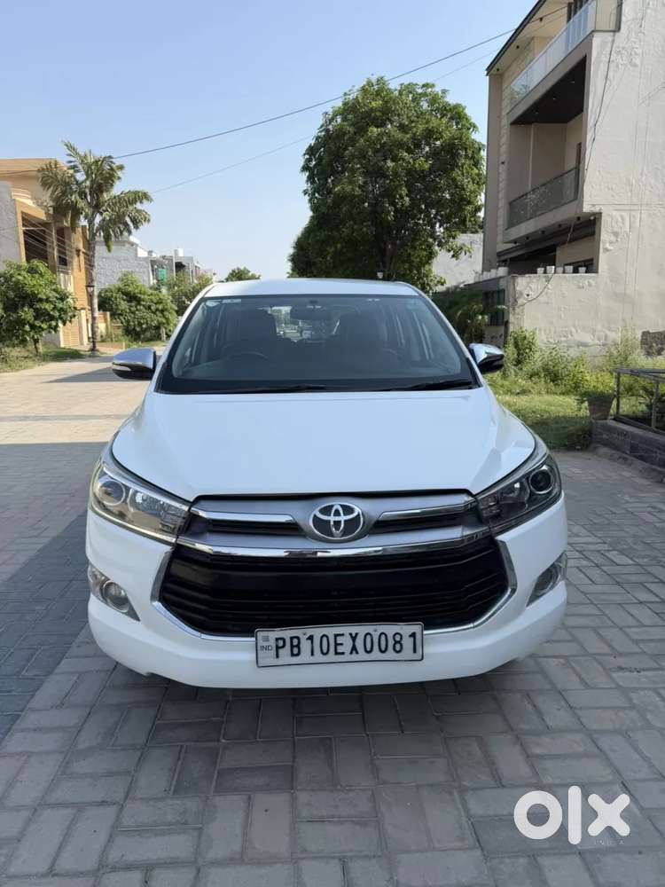 Toyota Innova Crysta 2.8 Zx At 7 Seater, 2016, Diesel
