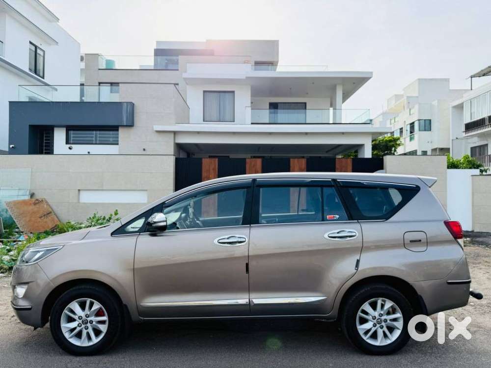 Toyota Innova Crysta 2.4 V 8 Str, 2017, Diesel