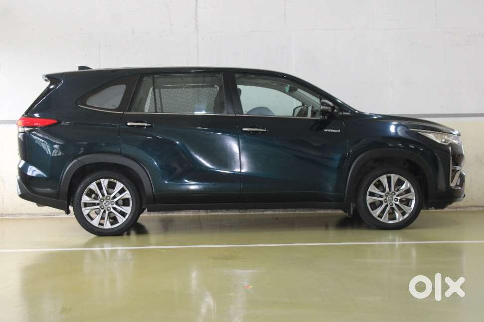 Toyota Innova Hycross 2.0 Zx (o) Hybrid 7 Str, 2023, Petrol