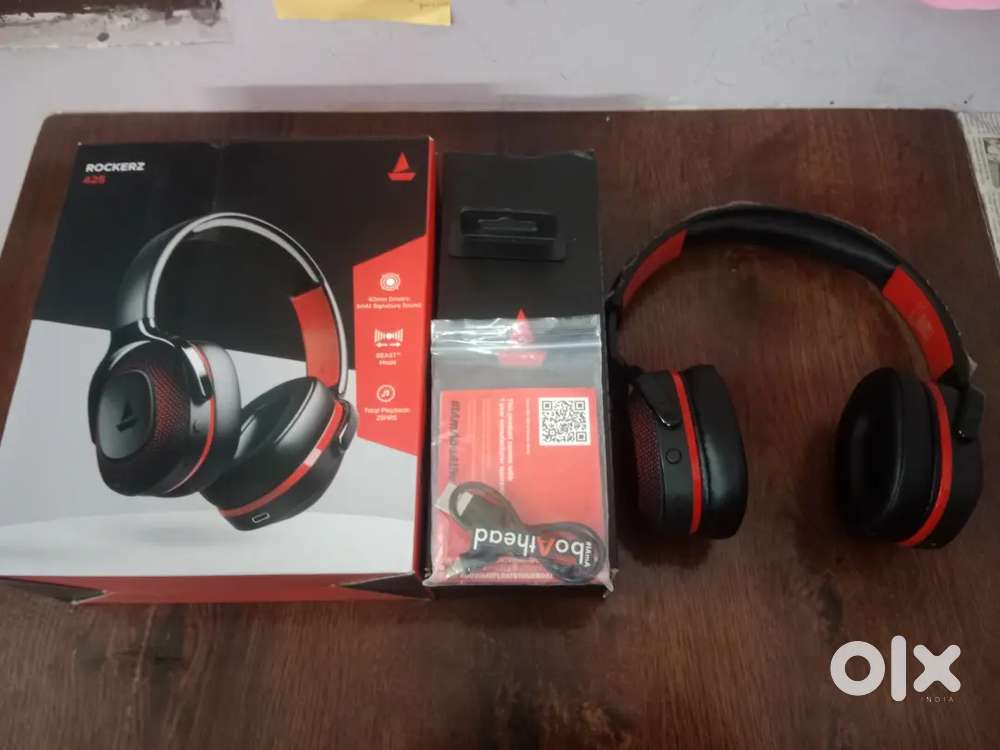 Boat headphone