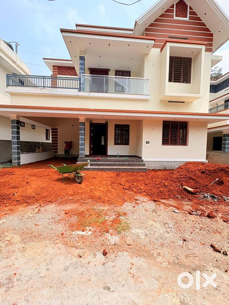 5.25 cent 1715 sqft 3bhk, Angamaly, karukutty, 200 mtrs from bus route