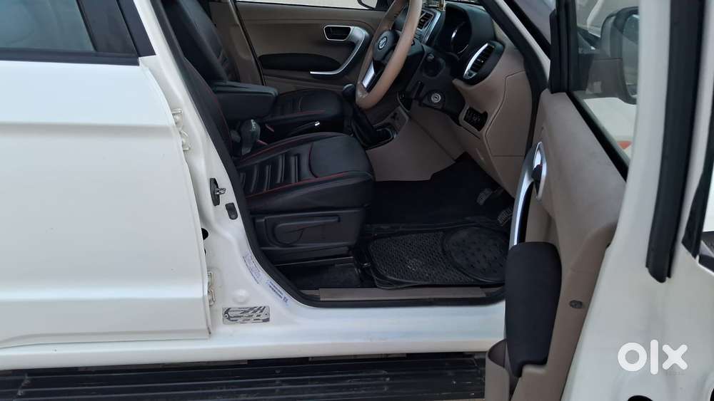 Mahindra Tuv 300 T10, 2018, Diesel