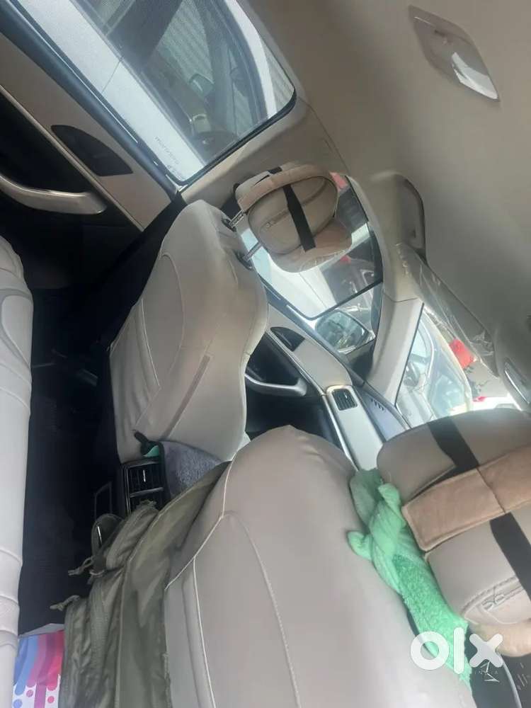 Mahindra Xuv700 2022 Petrol Well Maintained