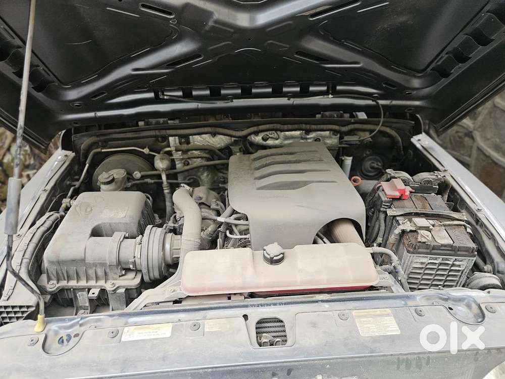 Mahindra Petrol 2023 Car