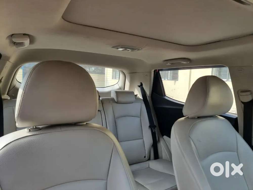 Mahindra Xuv300 2023 Diesel Well Maintained