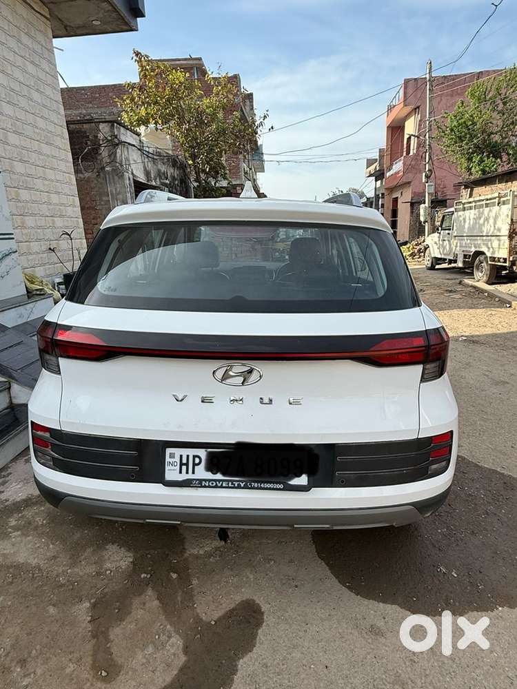 Hyundai Venue 2024 Diesel Well Maintained Tyer New