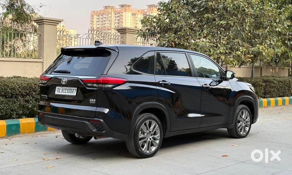 Toyota Innova Hycross 2.0 Zx (o) Hybrid 7 Str, 2025, Petrol