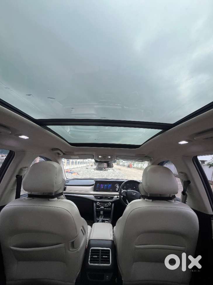 Mahindra Xuv700 2.0 Ax 7 Petrol At Luxury Pack Str, 2021, Petrol