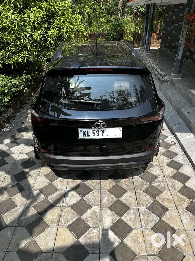 Tata Safari Dark Edition
