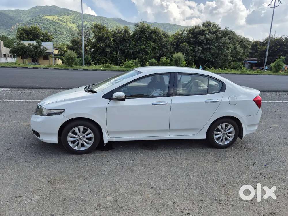 Superb Condition Showroom Serviced Honda City