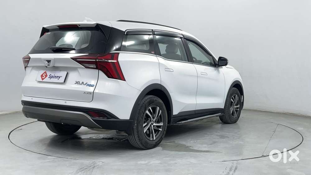 Mahindra Xuv700 2.0 Ax 5 Petrol Mt 7 Str, 2022, Petrol