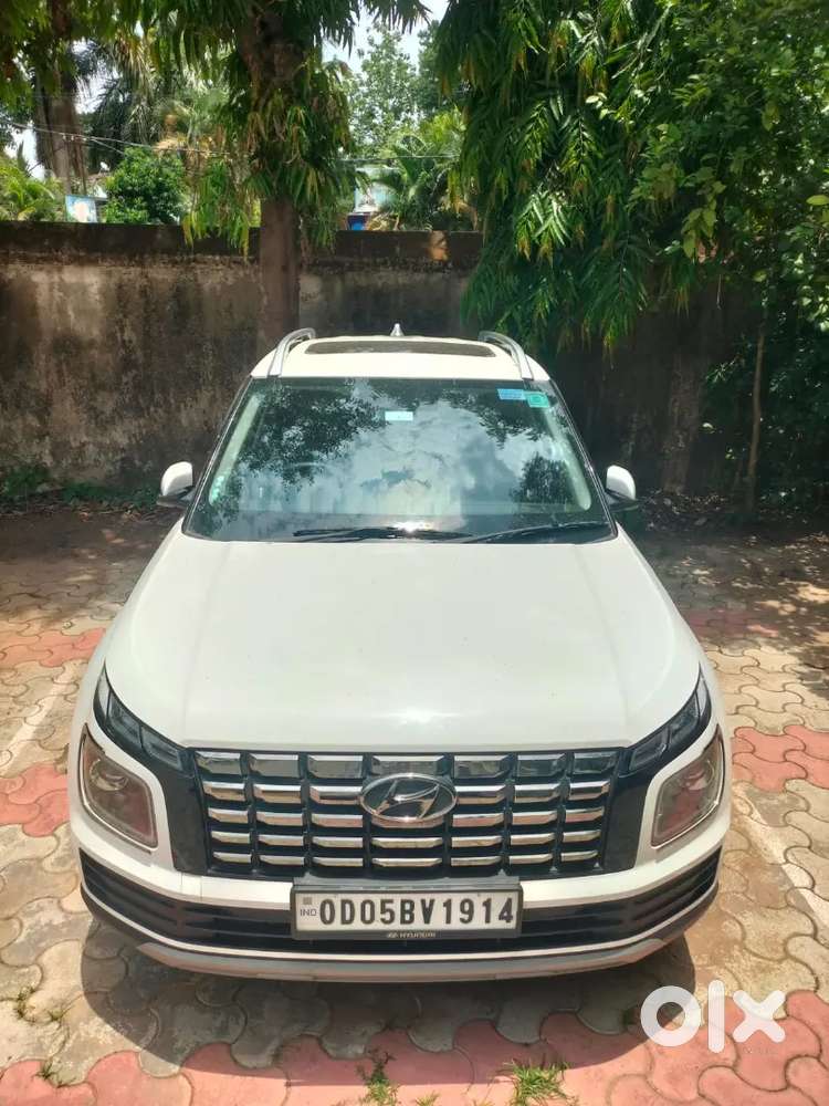 Hyundai Venue 2024 Petrol 8000 Km Driven