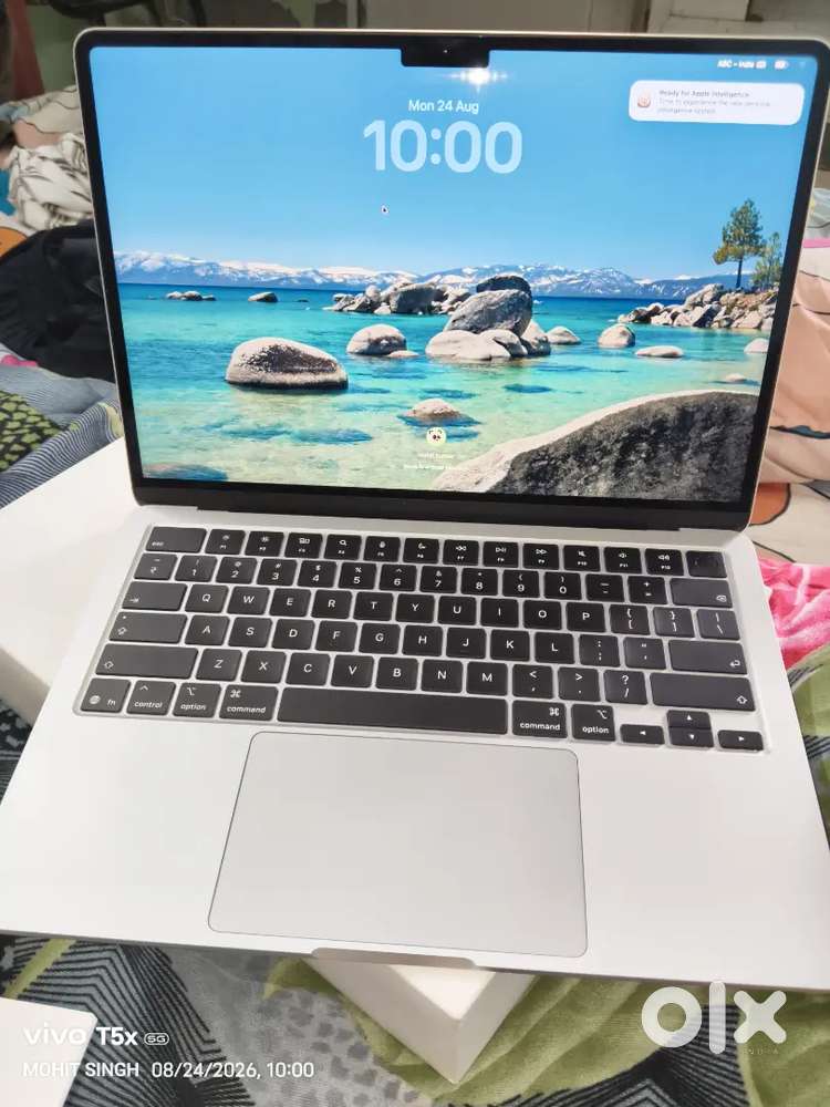 Macbook air m5   urgent sell