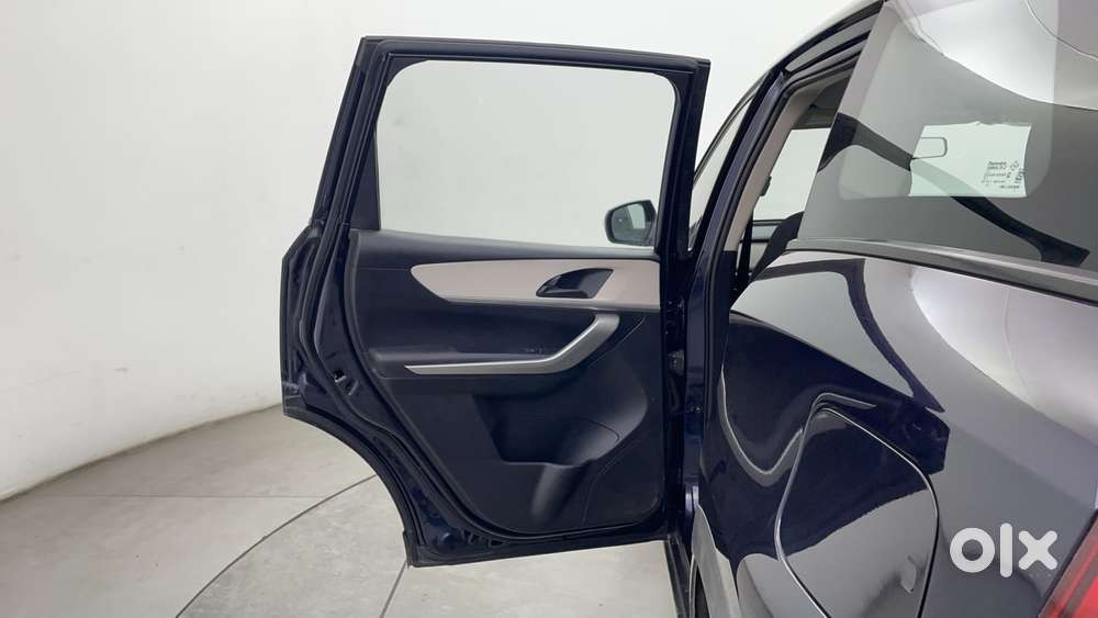 Mahindra Xuv700 2.2 Ax 3 Diesel Mt 5 Str, 2022, Diesel