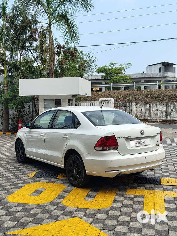 Volkswagen Vento 2010-2013 Petrol Highline, 2011, Petrol
