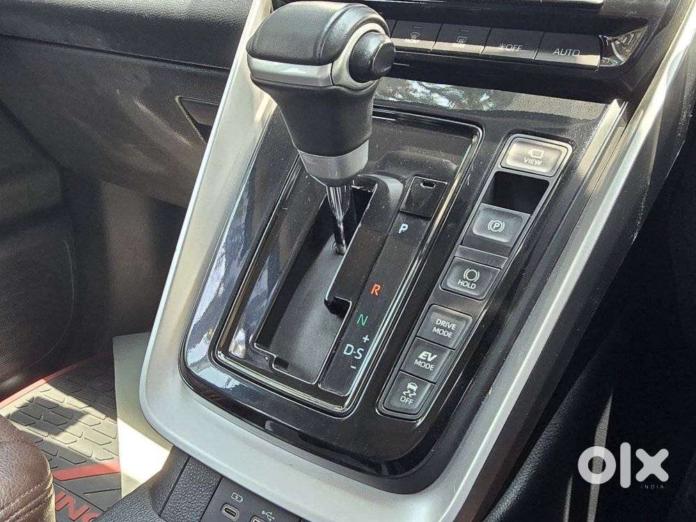 Toyota Innova Hycross 2.0 Vx Hybrid 7 Str, 2023, Petrol