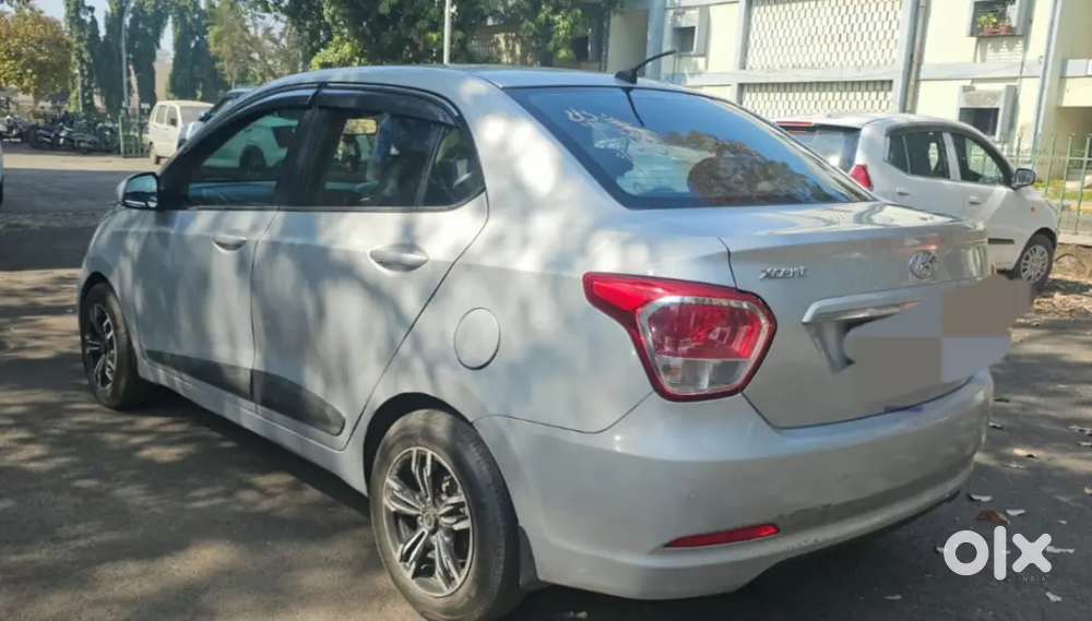 Hyundai Xcent 2015 .