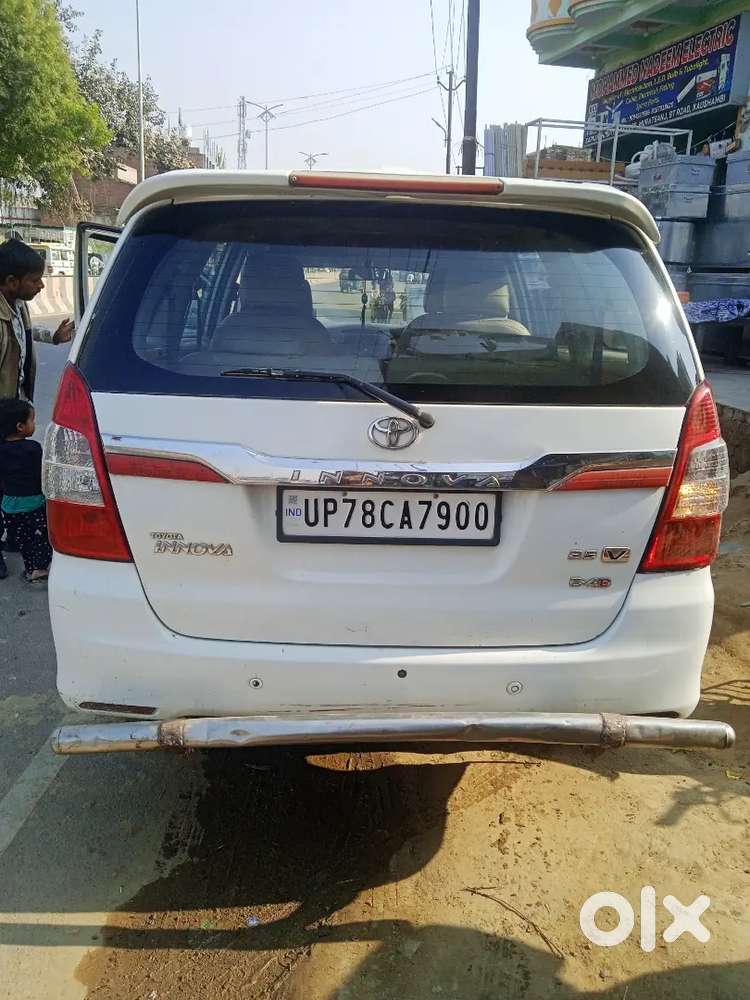 Toyota Innova 2014 Diesel 300000 Km Driven