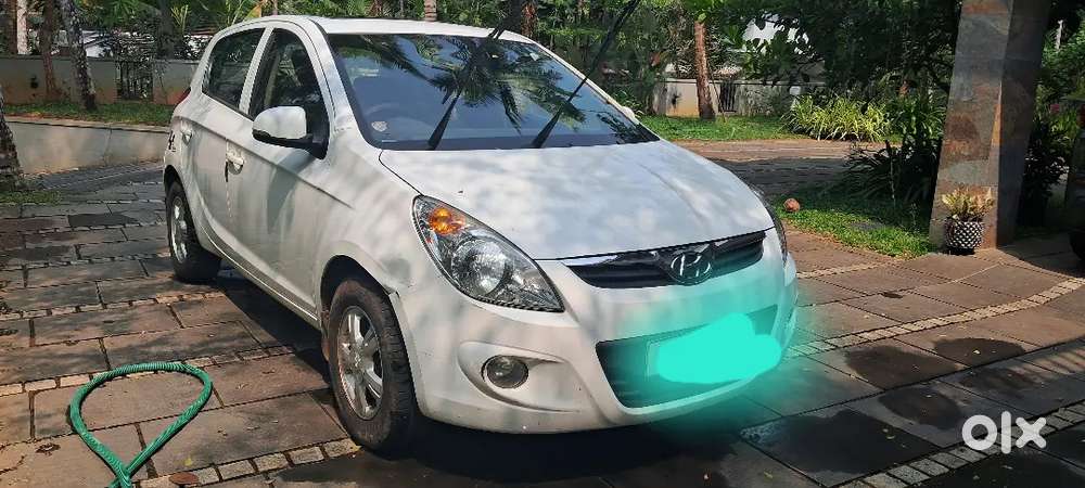 Hyundai I20 Asta Abs With Sunroof 2011