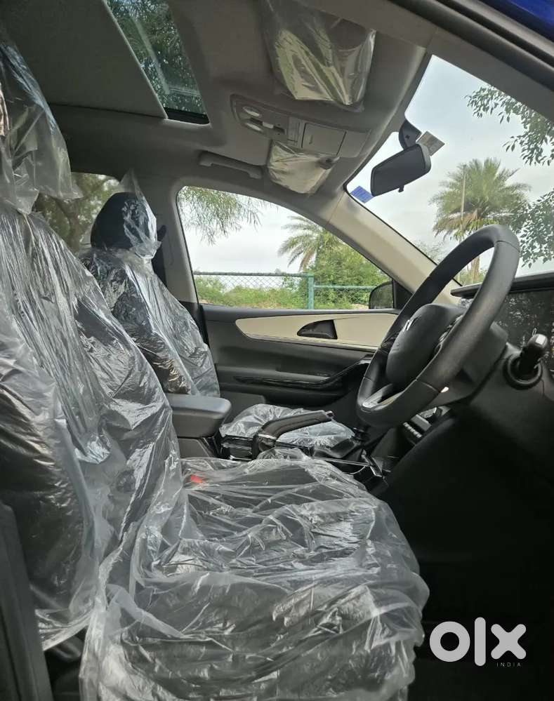 Mahindra XUV700 Diesel 2025,just 10000 kilometers driven
