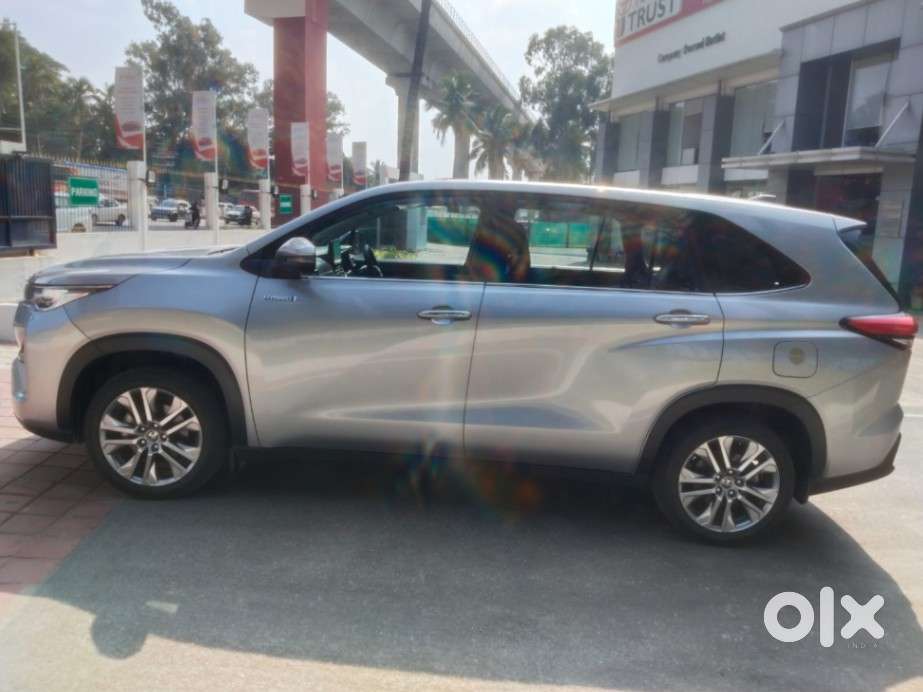Toyota Innova Hycross 2.0 Zx Hybrid 7 Str, 2023, Petrol