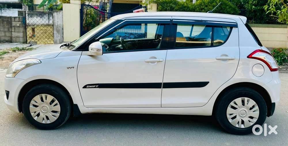 Maruti Suzuki Swift Vxi + Manual, 2012, Petrol