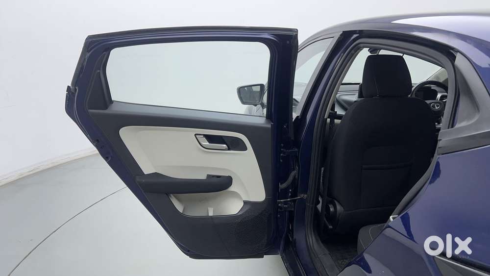 Tata Altroz Xz Plus (s), 2023, Petrol