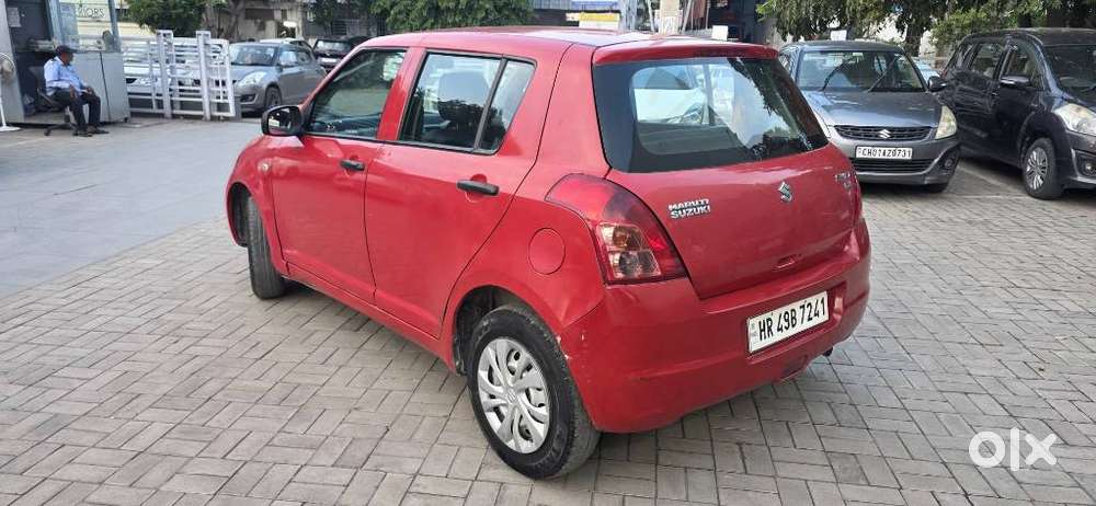 Maruti Suzuki Swift Lxi Bsiv, 2010, Petrol