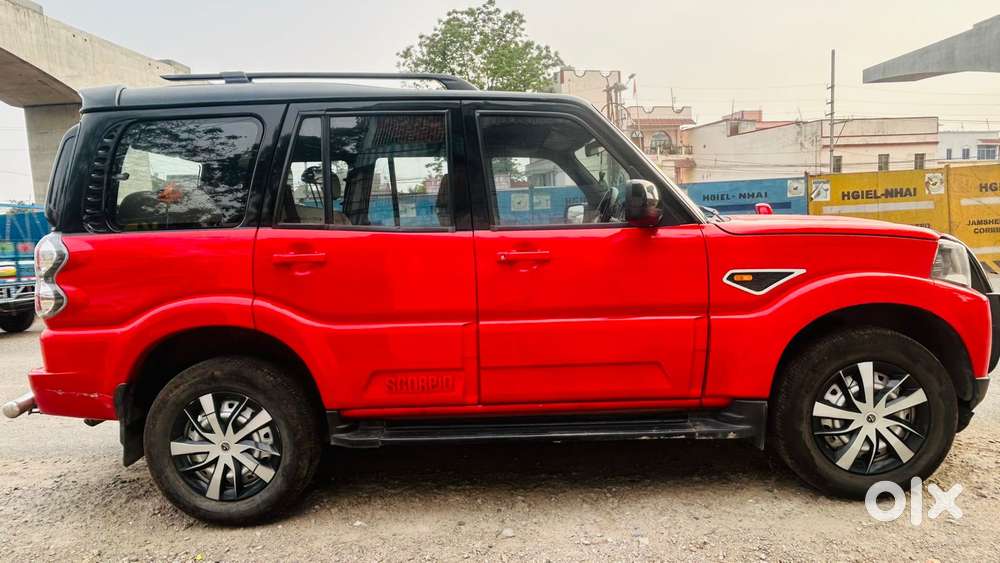 Mahindra Scorpio S10, 2016