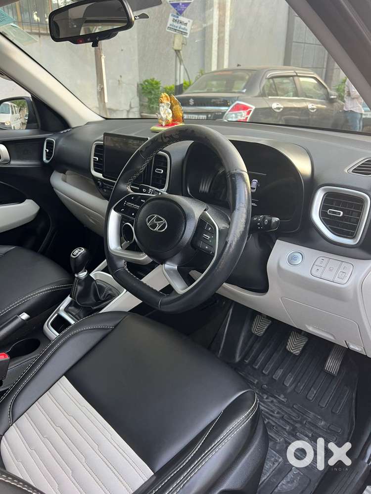 Hyundai Venue Sx Mt, 2024, Cng & Hybrids