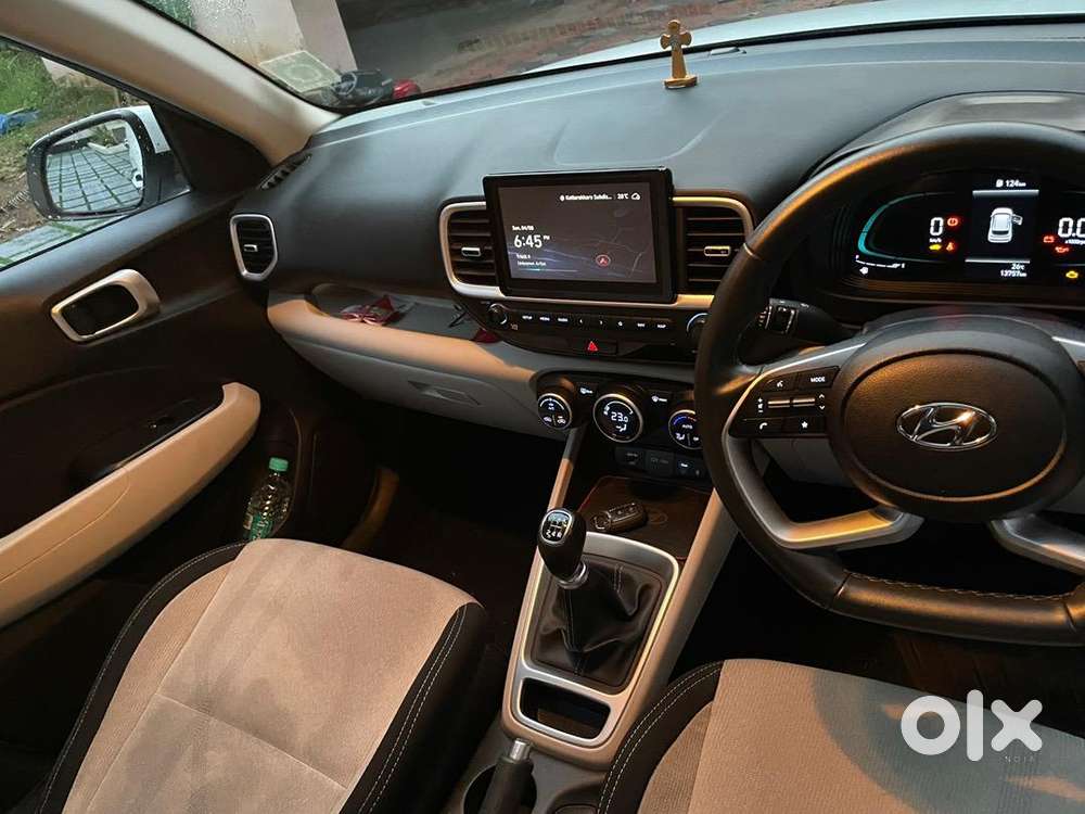 Hyundai Venue 2022 Petrol 29000 Km Driven