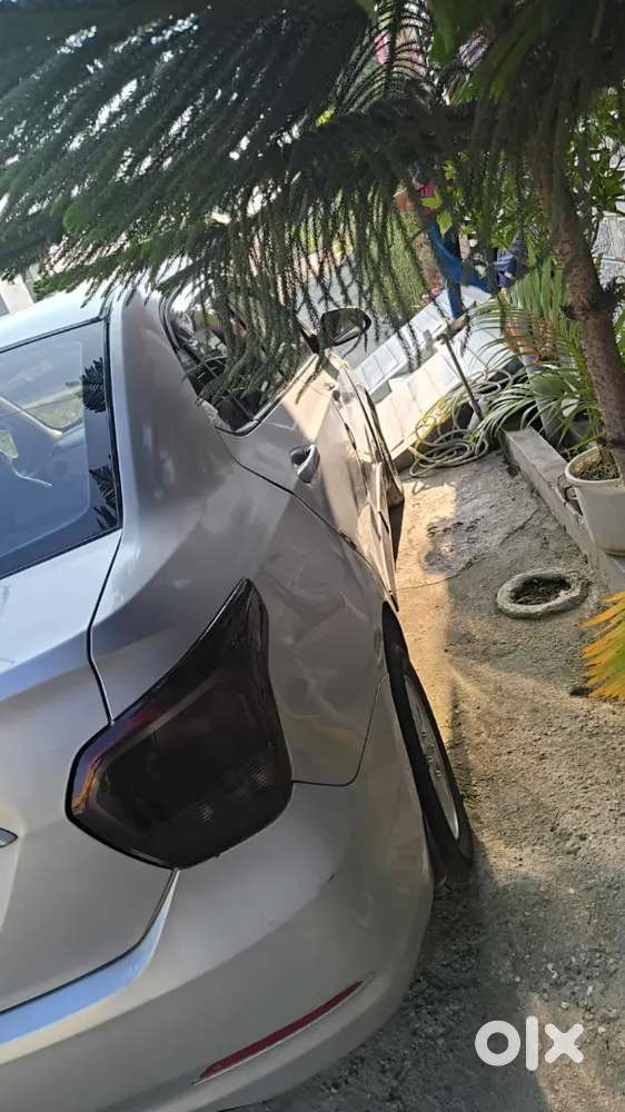 Car Ekadam Badhiya Condition Mein Hai