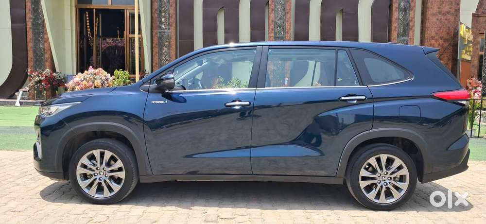 Toyota Innova Hycross 2.0 Zx Hybrid 7 Str, 2025, Petrol