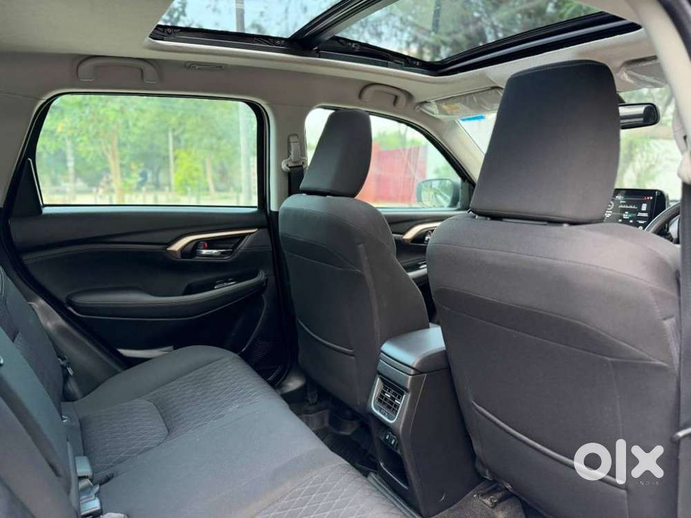 Maruti Suzuki Grand Vitara 1.5 Zeta Smart Hybrid At, 2025, Petrol