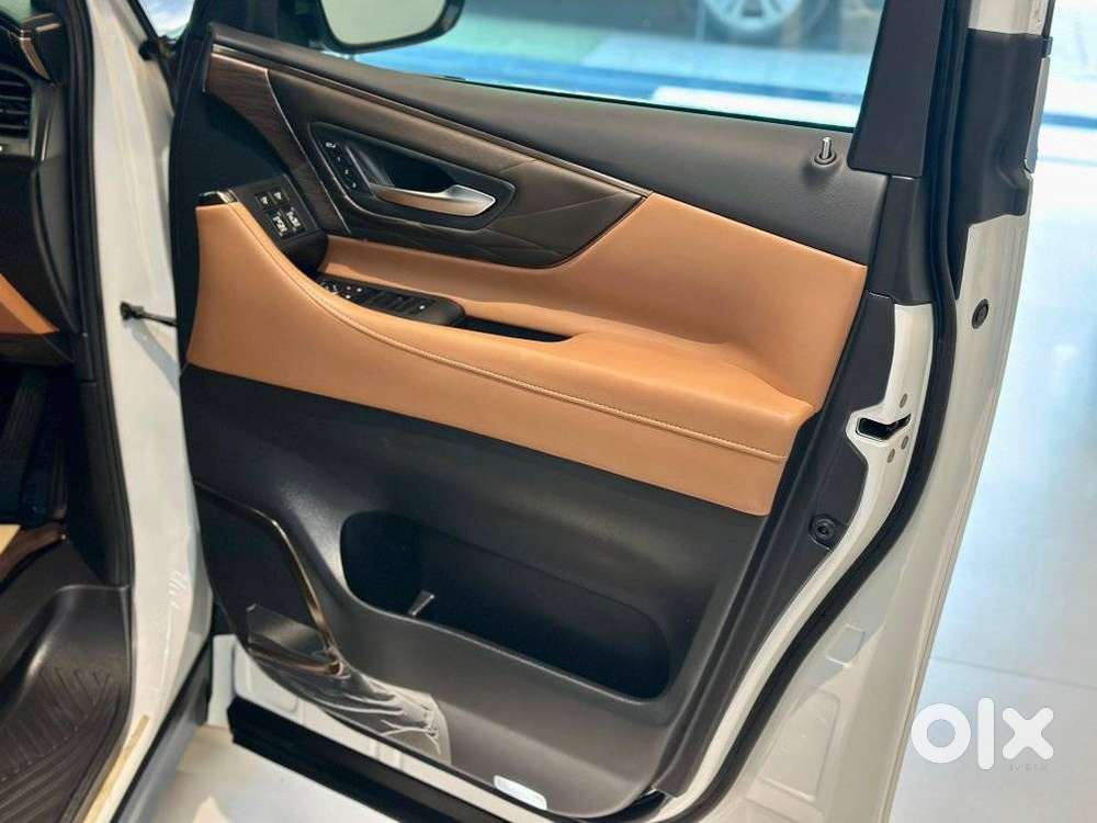 Toyota Vellfire Vip – Executive Lounge, 2024, Petrol