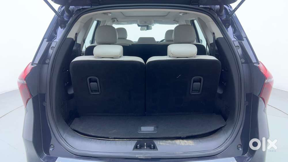 Mahindra Xuv700 2.0 Ax 7 Petrol Mt Str, 2024, Petrol