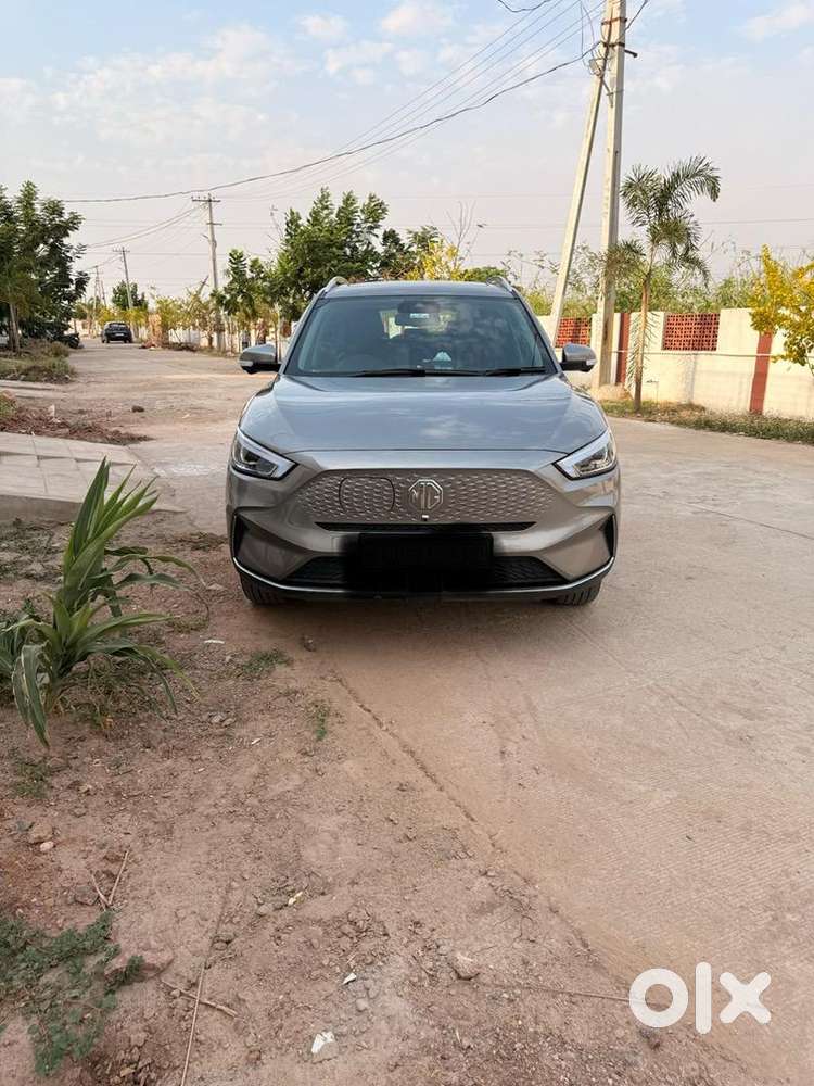 Mg Zs Ev 2025  Essence Top Variant  Fully Loaded Electric Suv