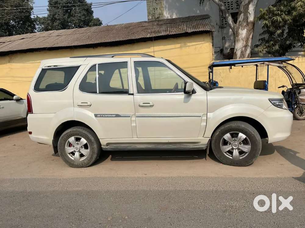 Tata Safari Storme 2016