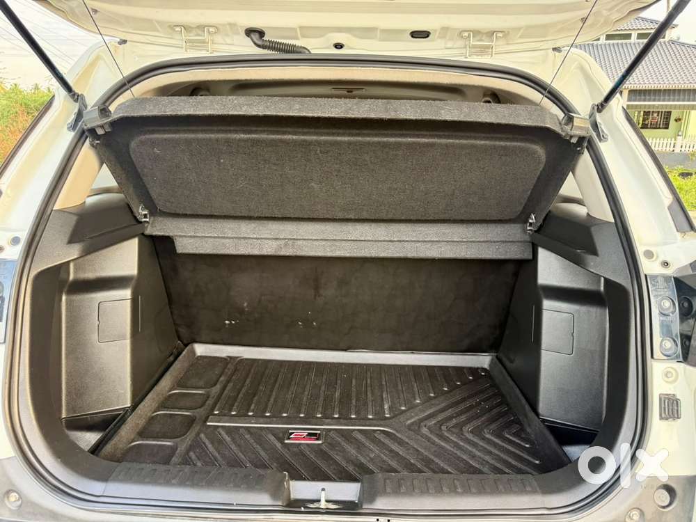 Maruti Suzuki Brezza 1.5 Vxi Smart Hybrid, 2023, Petrol