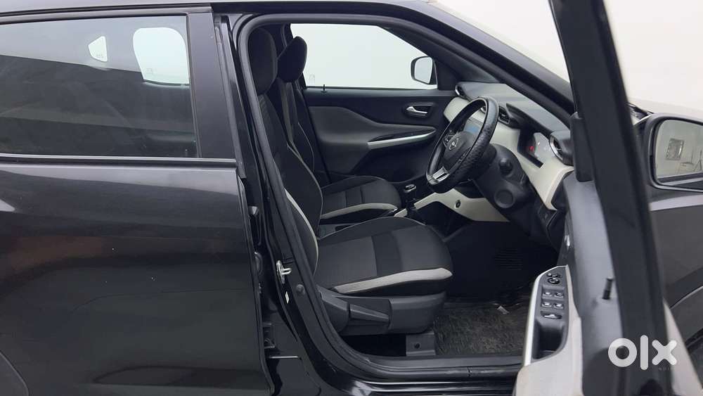 Nissan Magnite 1.0 Xv, 2022, Petrol
