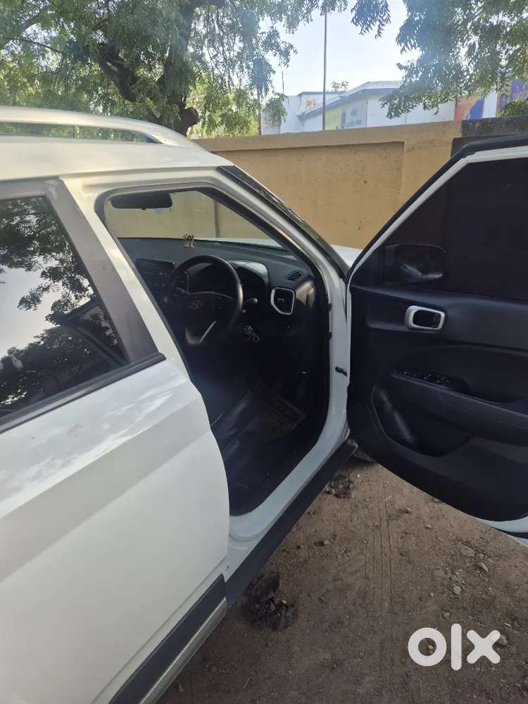 Hyundai Venue 2022 Diesel Well Maintained