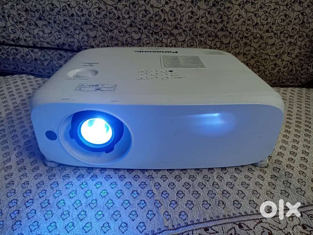 PANASONIC HOME THEATRE  PROJECTOR 5500LUMENS, SUPPORT 4K 8K,24K ...