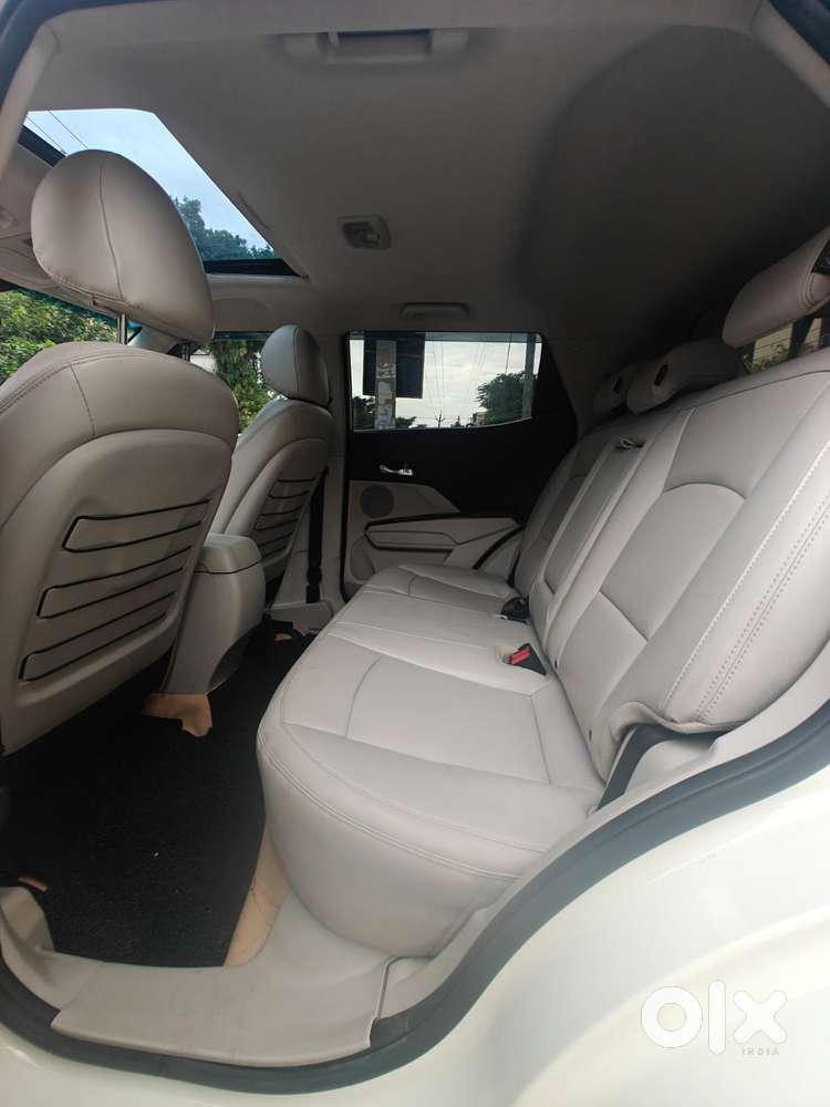 Mahindra Xuv300 W8 Amt Diesel, 2023, Diesel